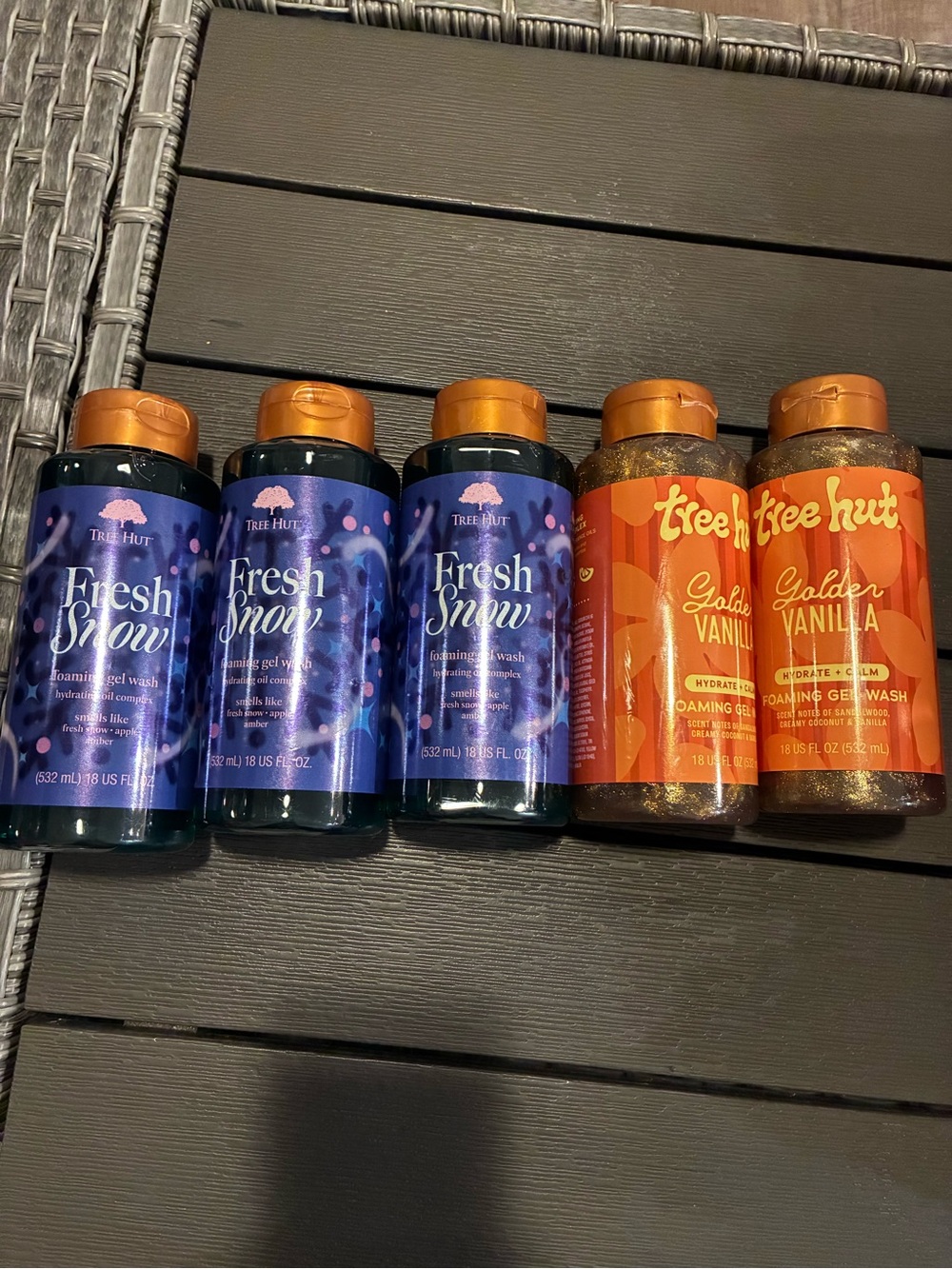 Tree Hut Fresh Snow & Golden Vanilla Foaming Gel Wash